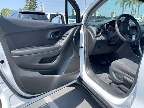 Used 2022 Chevrolet Trax LS w/ Tint and Cruise Package FWD image 12