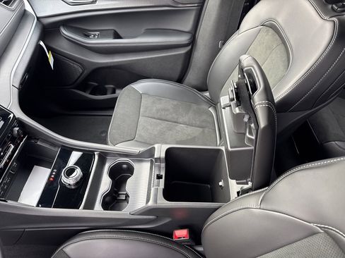 New 2025 Jeep Grand Cherokee L Altitude image 48