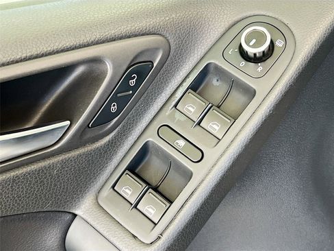 Used 2010 Volkswagen GTI 4-Door image 19