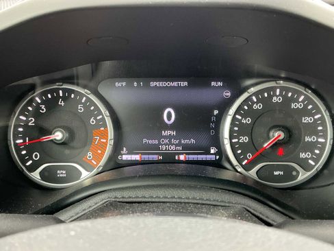 Used 2022 Jeep Renegade Latitude w/ Convenience Group AWD/4WD image 12