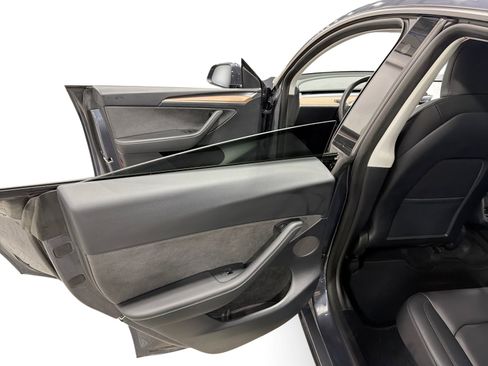 Certified 2023 Tesla Model Y Long Range AWD/4WD image 10