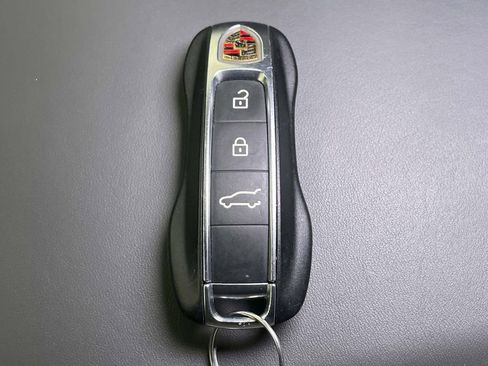 Used 2022 Porsche Cayenne image 42