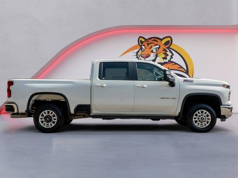 Used 2025 Chevrolet Silverado 2500 LT w/ Convenience Package AWD/4WD image 4