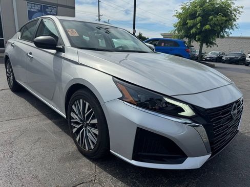Used 2025 Nissan Altima 2.5 SV FWD image 6