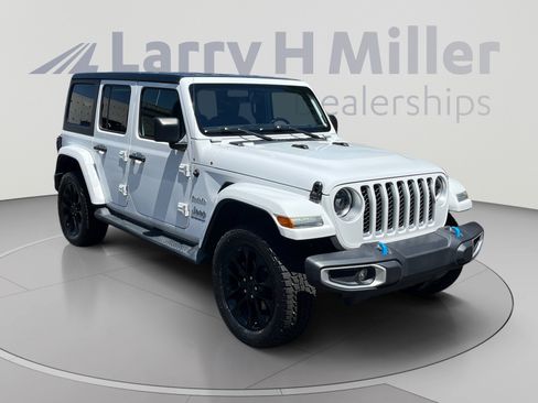 Used 2023 Jeep Wrangler Unlimited Sahara w/ Cold Weather Group AWD/4WD image 7