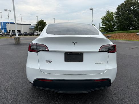 Used 2024 Tesla Model Y Long Range AWD/4WD image 8