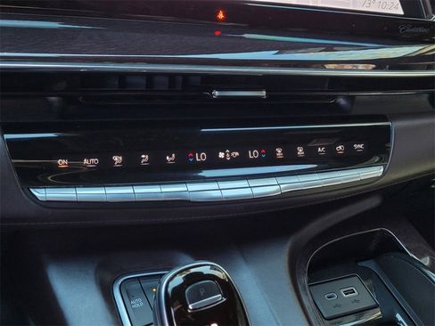 Used 2021 Cadillac Escalade ESV Premium Luxury Platinum w/ Heavy-Duty Trailer Package image 25