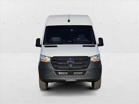 Used 2025 Mercedes-Benz Sprinter 2500 image 6