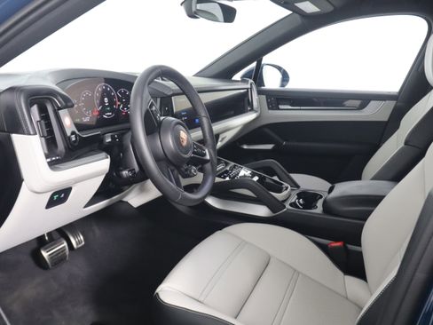 Used 2026 Porsche Cayenne E-Hybrid Coupe AWD/4WD image 4