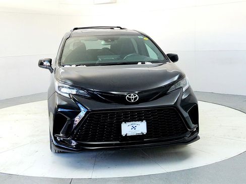 New 2026 Toyota Sienna XSE image 8