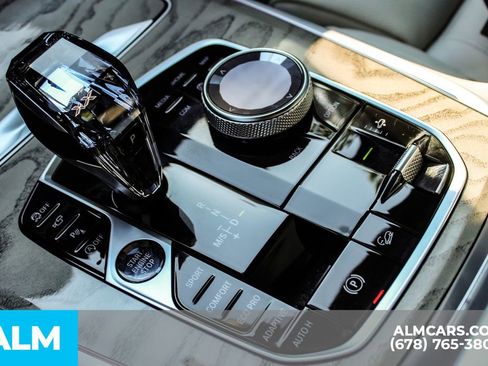 Used 2022 BMW X7 M50i w/ Dynamic Handling Package AWD/4WD image 40