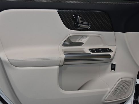 Certified 2025 Mercedes-Benz GLA 250 4MATIC image 4