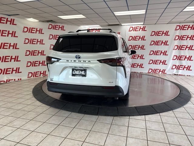 Used 2025 Toyota Sienna XLE w/ XLE Plus Package FWD image 26