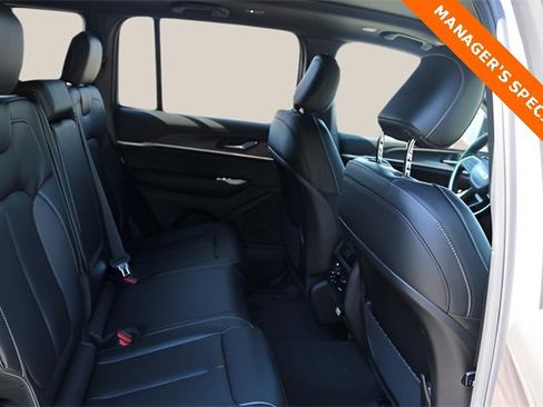 New 2025 Jeep Grand Cherokee Limited w/ Black Appearance Package image 15