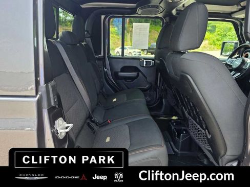 Used 2021 Jeep Gladiator Mojave AWD/4WD image 18