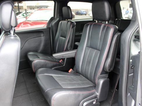 Used 2016 Dodge Grand Caravan R/T FWD image 14