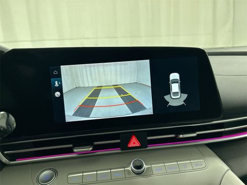 Used 2023 Hyundai Elantra Limited w/ Preferred Accessory Package image 15