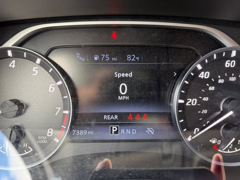 Used 2025 Nissan Frontier SV w/ SV Convenience Package RWD image 2