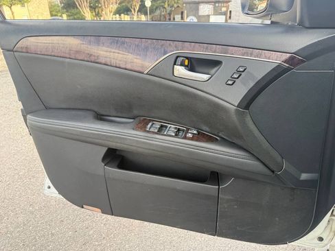 Used 2011 Toyota Avalon Limited FWD image 21