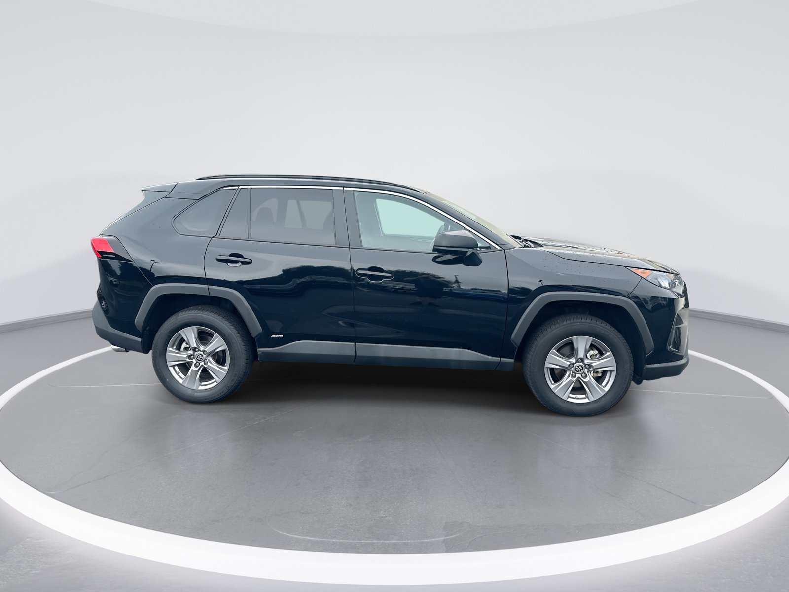 Used 2022 Toyota RAV4 LE AWD/4WD image 10