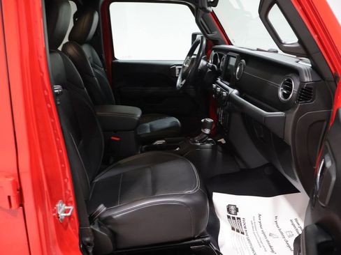 Used 2019 Jeep Wrangler Unlimited Sahara w/ Uconnect 4C Nav & Sound Group AWD/4WD image 20