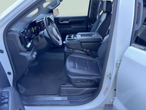 Used 2025 GMC Sierra 1500 SLT image 9