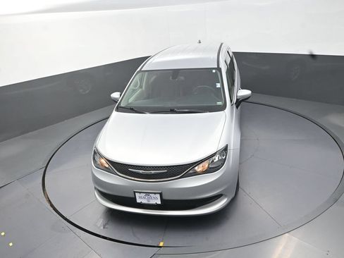 Used 2022 Chrysler Voyager LX FWD image 14