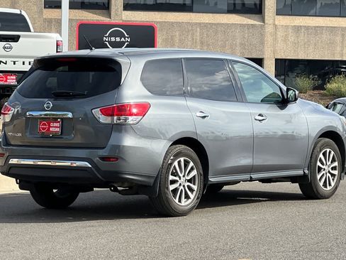 Used 2015 Nissan Pathfinder S image 3