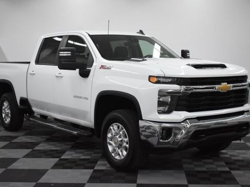 Used 2024 Chevrolet Silverado 2500 LT image 1