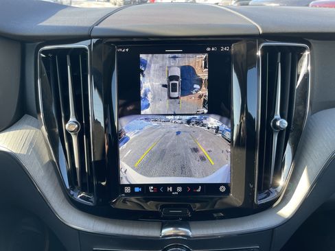 Used 2025 Volvo XC60 B5 Plus image 45