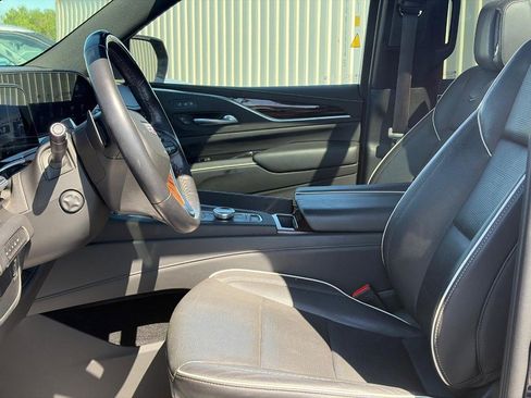 Used 2022 Cadillac Escalade ESV Premium Luxury AWD/4WD image 5