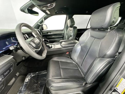 Used 2022 Jeep Wagoneer Series III w/ Flexible Seating Group RWD image 22