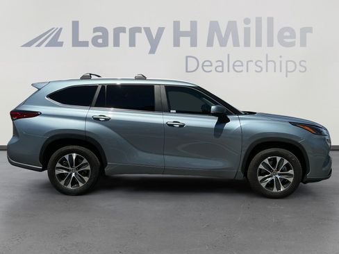 Used 2023 Toyota Highlander XLE FWD image 6