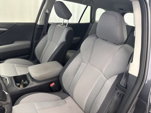Used 2025 Subaru Outback Premium image 8