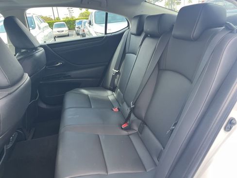 Used 2023 Lexus ES 250 w/ Premium Package AWD/4WD image 3