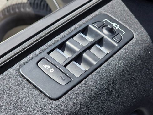Used 2019 Land Rover Discovery Sport SE AWD/4WD image 23