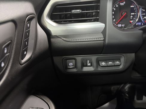 Used 2023 GMC Acadia SLT w/ Technology Package image 19