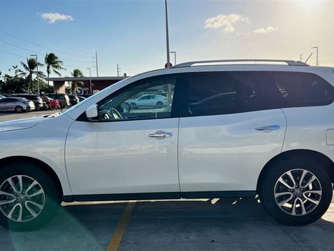Used 2015 Nissan Pathfinder SV FWD image 2