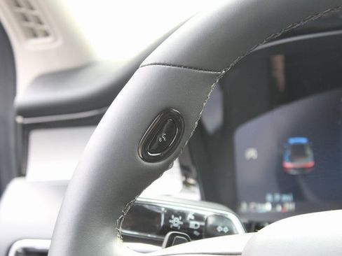 New 2023 Lincoln Corsair AWD w/ Equipment Group 101A image 18