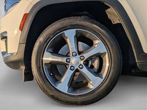 Used 2023 Jeep Grand Cherokee L Limited image 24