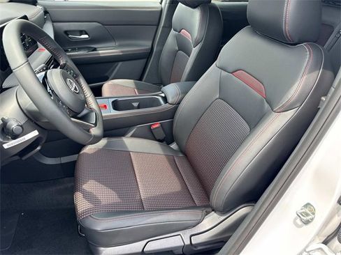 New 2025 Nissan Kicks SR image 22