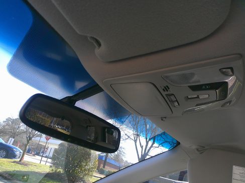 Used 2014 Toyota Sienna XLE image 27