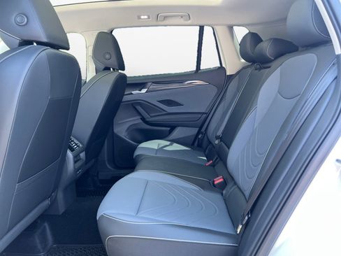 Used 2026 Volkswagen Tiguan SE AWD/4WD image 13