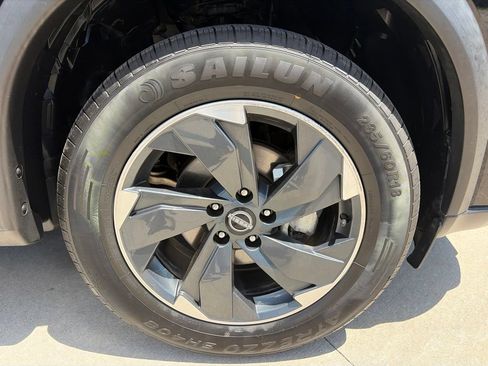 Used 2024 Nissan Rogue SV AWD/4WD image 16