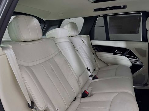 New 2025 Land Rover Range Rover SE image 27