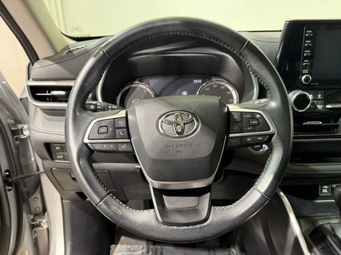 Certified 2022 Toyota Highlander XLE image 25