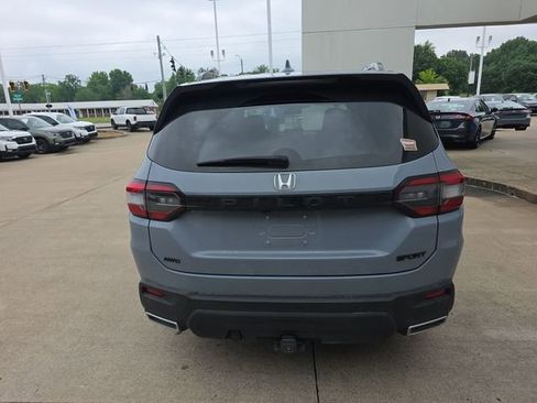 Used 2025 Honda Pilot Sport image 4