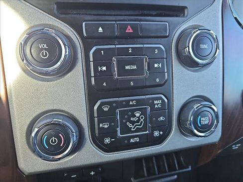 Used 2014 Ford F250 Lariat w/ Lariat Interior Package image 18