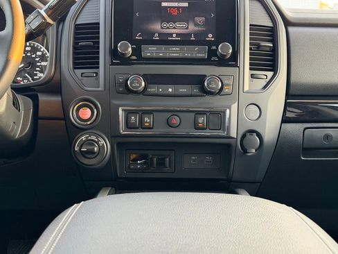Used 2024 Nissan Titan SV w/ SV Convenience Package image 33