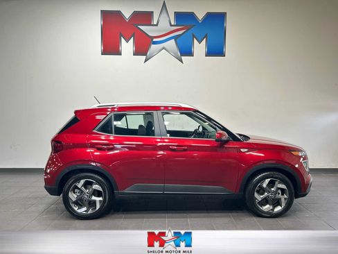 Used 2025 Hyundai Venue SEL FWD image 1